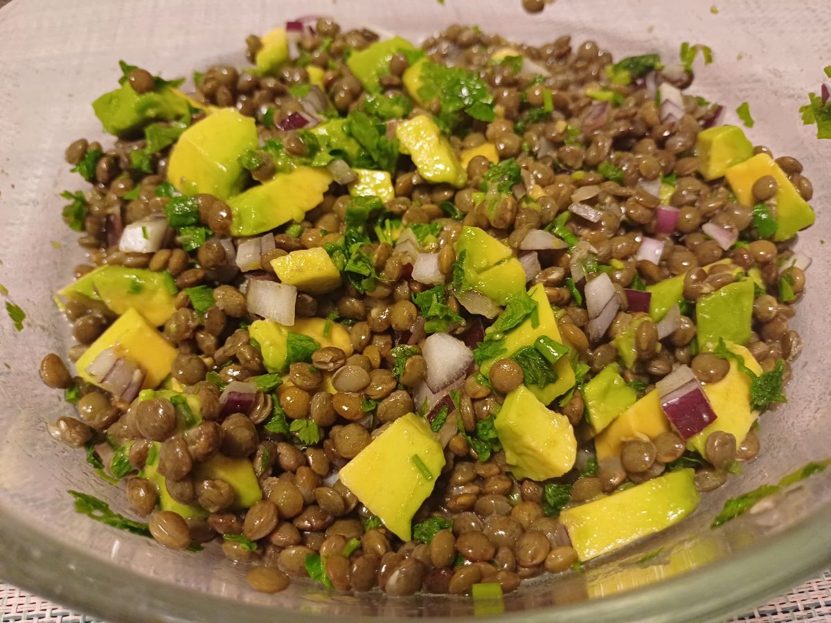 Salada de lentilhas rápida com 3 ingredientes