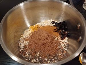 mistura de papas de aveia, sementes de chia a alfarroba